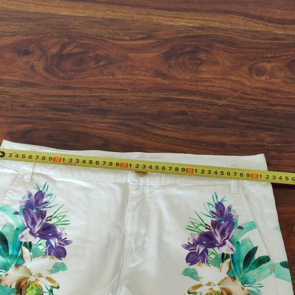 Guess Shorts - Picture 5 of 6